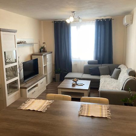 2 Rooms Apartment In Michalovce Extérieur photo